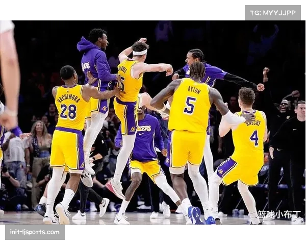 拉拉维亚25分成奇兵，湖人角色球员持续成长