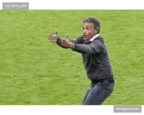 恩里克场边指挥，巴黎战术微调立竿见影