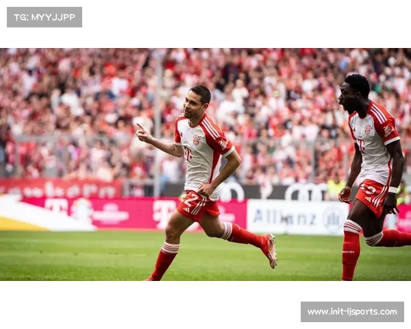 诺伊尔多次扑救难救主，拜仁防线沟通现失误