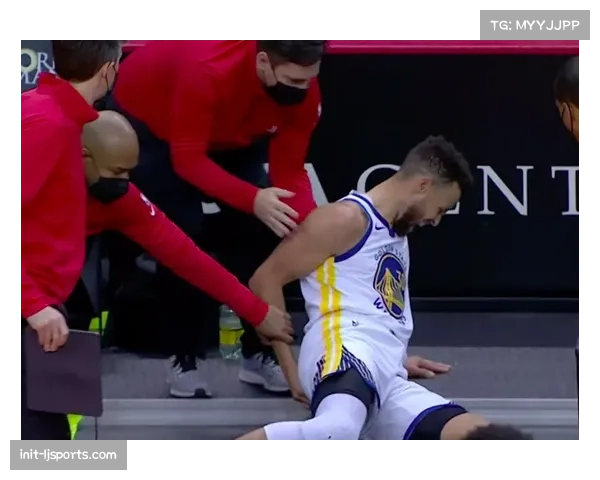 “板凳席的指挥官”:资深队医王蕾的赛场急救时刻 “板凳席的指挥官”:资深队医王蕾的赛场急救时刻